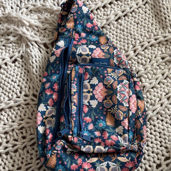 Vera Bradley Recycled Lighten Up Reactive Sling Backpack NWOT - Picture 10 of 10